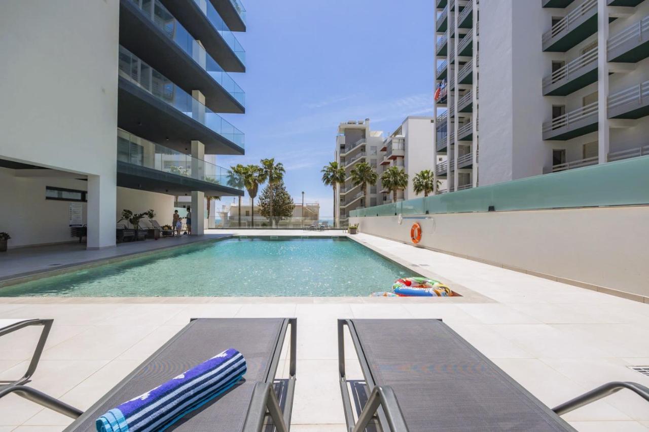 Stylish Modern Beachside Apartment With Pool & Seaview Quarteira Bagian luar foto